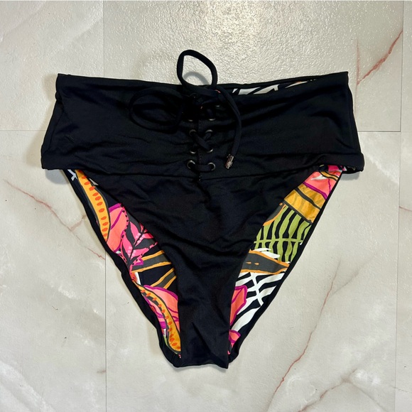 Maaji Tropical Floral High-Waisted Bikini Bottom Size Medium Black Reversible - Picture 4 of 6